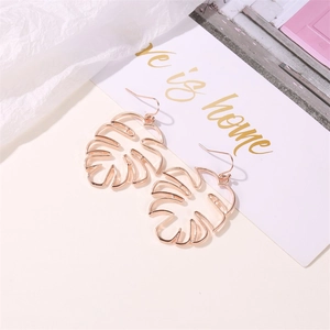 Boucles d'oreilles feuilles de monstera ajourées en or rose au style rétro ethnique