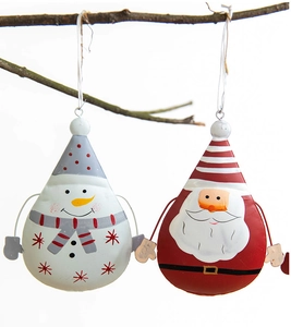 Détail de suspensions de Noël en métal avec Père Noël et bonhomme de neige en goutte