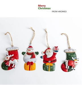 Détails de quatre ornements de Noël en fer peint à la main avec cordes en chanvre