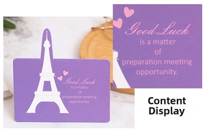 Détail macro de la carte de vœux violette Tour Eiffel avec citation et petits cœurs