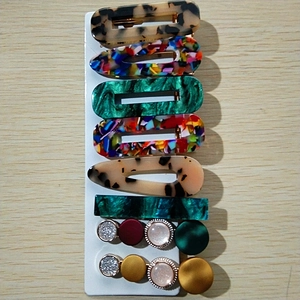 Set of eight assorted resin hair clips in tortoiseshell and marble patterns on card
