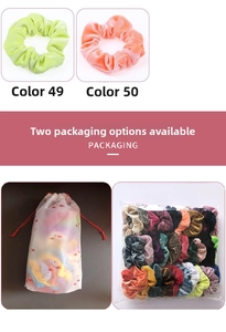 Détail de chouchous en velours vert et rose avec diverses options d'emballage cadeau