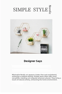 Détail d'étagères murales hexagonales dorées en fer avec cadre géométrique minimaliste