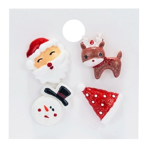 Detailansicht eines 4-teiligen Weihnachts-Broschen-Sets mit Weihnachtsmann, Rentier und Schneemann