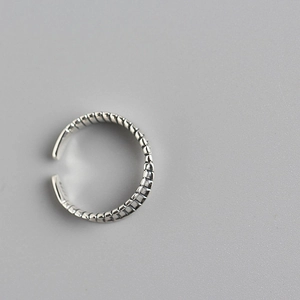 S925 sterling silver Mobius twisted open ring with a vintage snake-bone textured pattern