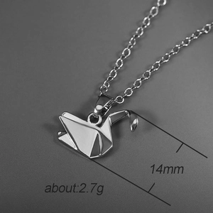 Κολιέ με μενταγιόν κύκνο origami σε ασήμι, 14mm μέγεθος με γεωμετρικό σχεδιασμό