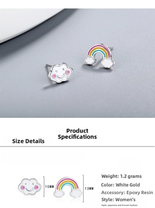 Dettaglio degli orecchini a lobo con arcobaleno e nuvola e indicazione misure 10mm e 13mm