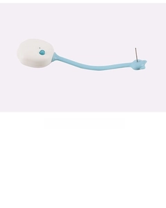 Detailed view of the soft silicone and PP material on the blue cat paw quilt fastener