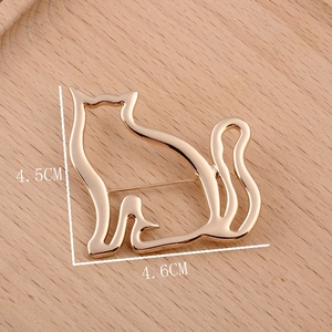 Close-up of golden cat brooch with hollowed lines showing dimensions 4.5cm by 4.6cm