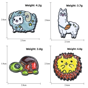 Dettaglio delle dimensioni delle spille in smalto con alpaca, tartaruga e pecora cartoon