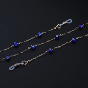 Catenina per occhiali dorata con perle Evil Eye blu e anelli in silicone bianco per occhiali