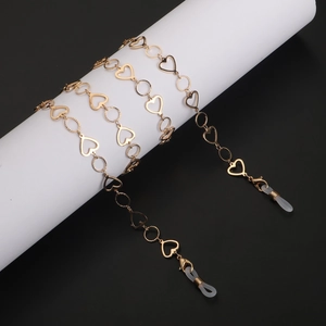 Elegante goldene Brillenkette mit hohlen Herzgliedern und rutschfesten Silikonschlaufen