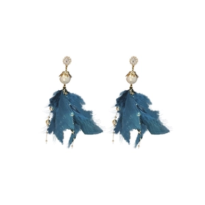 Vintage bohemian earrings with dark blue feathers, gold chains and white pearls