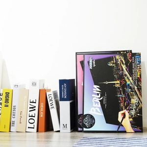 Kit de grattage ville Berlin avec paysages urbains colorés et outils créatifs