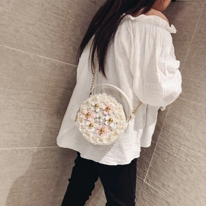 Cute children's round straw shoulder bag with pearls, flowers and gold chain strap