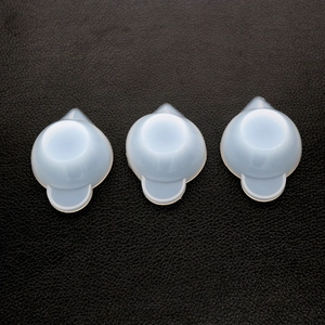 Three-piece set of translucent silicone measuring cups with pointed spouts for DIY resin art