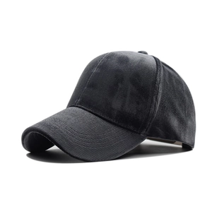 Minimalistische dunkelgraue Samt-Baseballkappe mit gebogener Krempe und Wildlederoptik