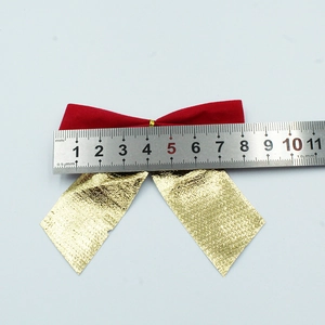 Size measurement of the 8.5cm red velvet and gold embossed Christmas bow decoration