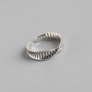 Vintage S925 sterling silver twisted open ring with a textured spine wave pattern
