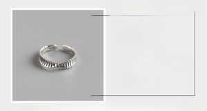 Detail view of S925 sterling silver vintage twisted ring showing 5.4mm width dimensions