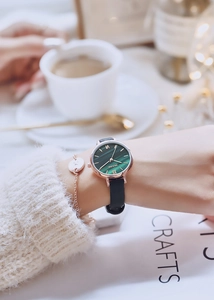 Elegant women's quartz watch with green malachite dial and matching gold bracelet set