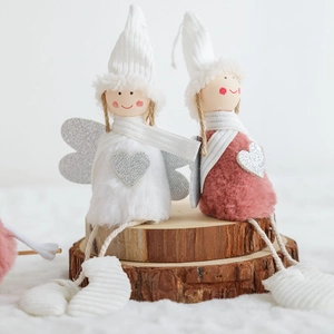 2er-Set Weihnachtsengel aus Wollfilz in Weiß und Rosa mit Silberherzen auf Holzsockel