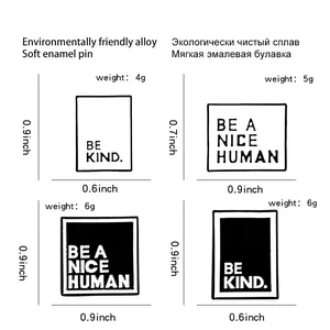 Lot de pins émaillés carrés avec citations Be Kind et Be a Nice Human motivantes