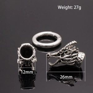 Détail macro du pendentif dragon en argent avec poids de 27g et dimensions de 26mm