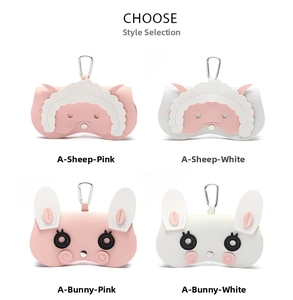 Vue détaillée d'étuis à lunettes mouton et lapin en rose et blanc avec mousqueton
