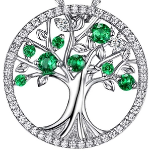 Zilveren levensboom ketting met witte en groene zirkonia op witte achtergrond