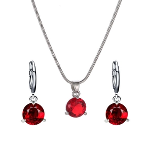 Parure de bijoux élégante avec collier et boucles d'oreilles en argent et pierres rouges