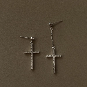 Detailed view of 925 sterling silver asymmetric cross drop earrings with sparkling cubic zirconia