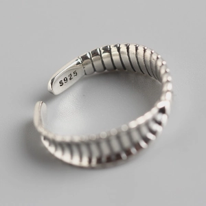 Vintage S925 sterling silver twisted wave Mobius open ring with ribbed texture detail