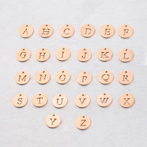 26 breloques rondes dorées roses en acier inoxydable avec lettres A-Z pour bijoux DIY