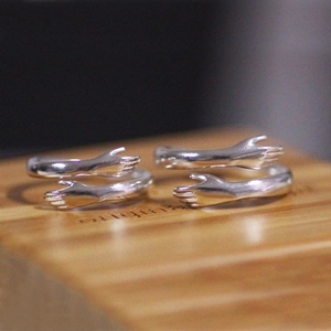 Adjustable S925 silver plated hugging hands couple rings for men and women