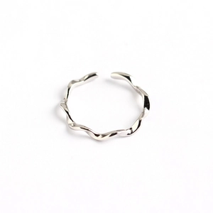 Minimalist S925 sterling silver twisted wave ring with adjustable open band design