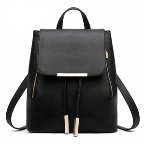 Zaino alla moda in pelle PU nera con dettagli dorati e chiusura a coulisse