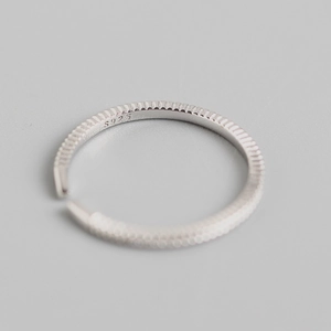 Minimalist S925 sterling silver open ring featuring a delicate beaded texture finish