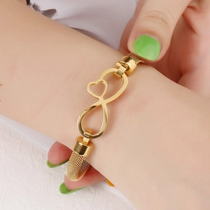 Bracciale cuore infinito dorato con cinturino in maglia metallica e chiusura regolabile