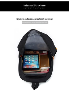 Detail van het ruime binnenvak met ruimte voor een tablet en diverse opslag