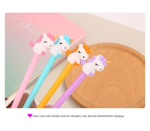 Detailansicht von vier Einhorn-Gelschreiber-Sets mit abnehmbaren 3D-Figuren als Tischdeko