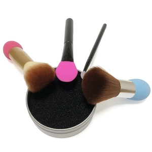 Makeup brush cleaner tin with activated charcoal sponge and four cosmetic brushes set