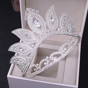 Elegant Baroque bridal crown with sparkling rhinestones in a luxury jewelry display box