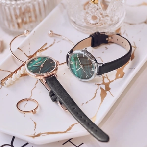 Elegant women's quartz watch with green malachite dial and black leather strap set