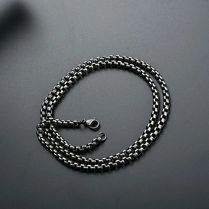Collier en chaîne box en acier inoxydable argent vieilli avec un fermoir mousqueton
