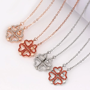 Foldable heart-shaped clover necklace with rhinestones in rose gold and silver finishes
