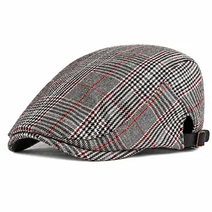 Gorra clásica a cuadros británicos con correa de cuero ajustable y hebilla