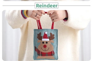 Weihnachtliche Geschenktüte aus blauem Leinen mit Rentier-Motiv und Karomuster-Griff
