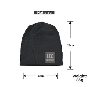 Detailed size chart for black knit beanie showing 28cm height and 22cm width dimensions