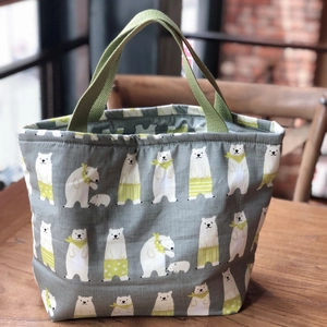 Sac à lunch en toile style Ins avec imprimé ours polaire mignon et poignées vertes